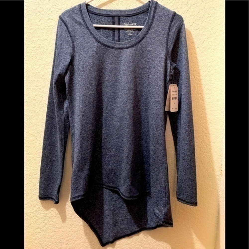 Splendid small studio to street wicking shirt